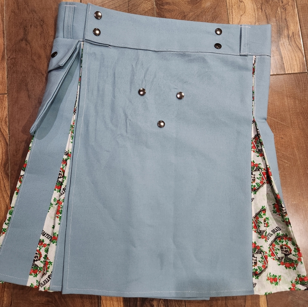 Light blue Greatfull Dead cargo kilt sizeM (34"-36")